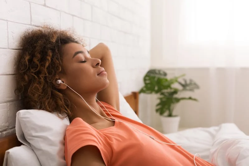 Sleeping Music: A Guide to the Benefits and Risks